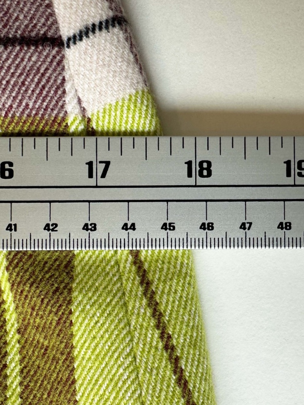 Moschino Plaid Wool Mini Skirt Floral Felt Appliqué Made in Italy Size US 8 - Picture 10 of 10